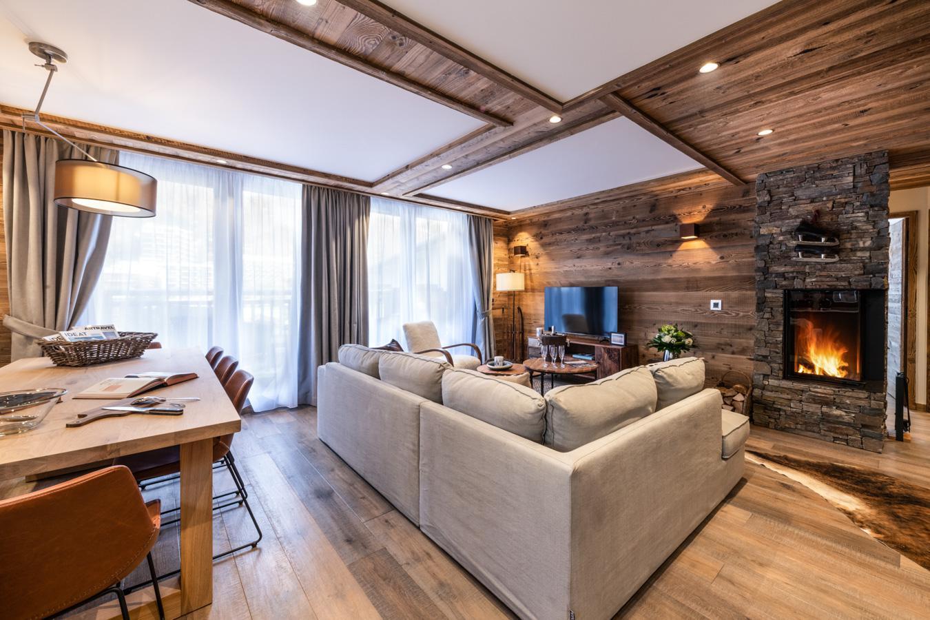 Dining table in Alaska Lodge 5, Val d'Isere