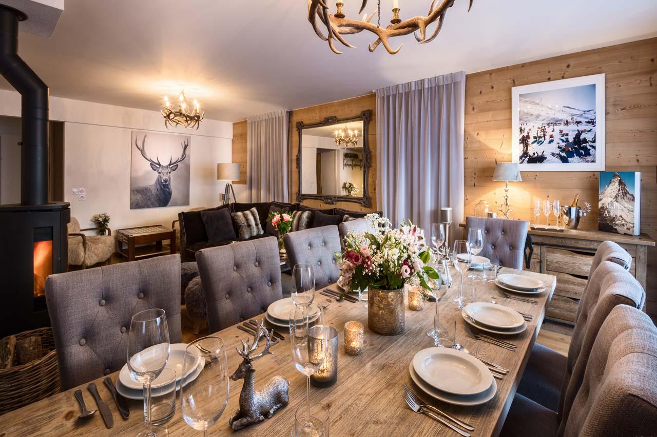 Dining table at Apartment Aviemore in Les Gets