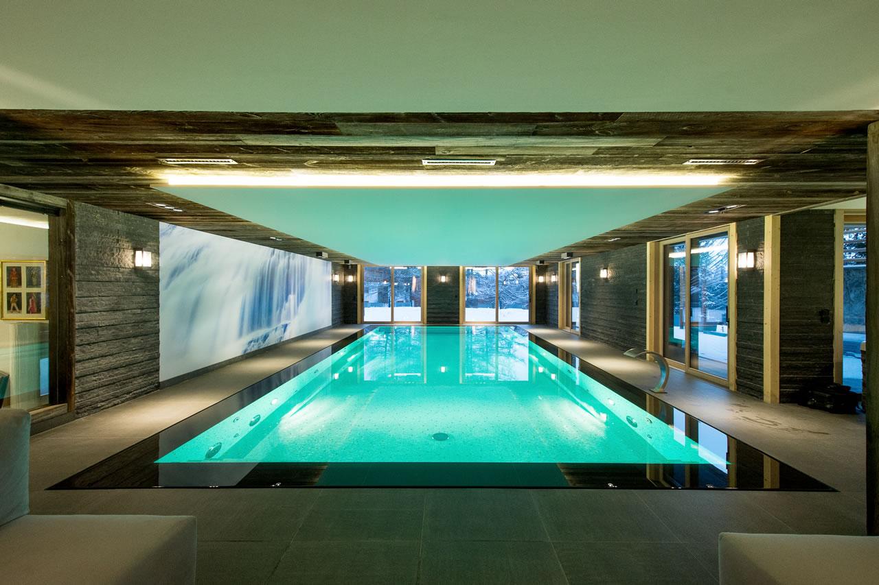 Shared swimming pool of Apartment Bellalui in Crans-Montana