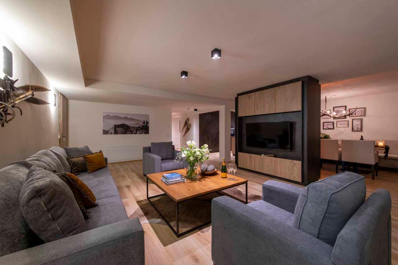 Living area with TV at Apartment Brunnenhof 3 in Lech