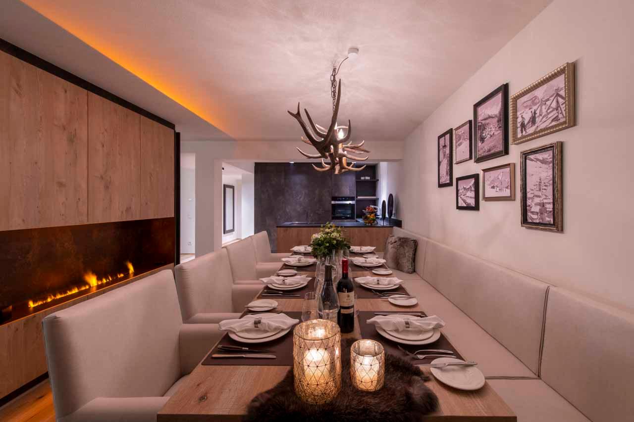 Dining table seating 8 at Apartment Brunnenhof 3 in Lech