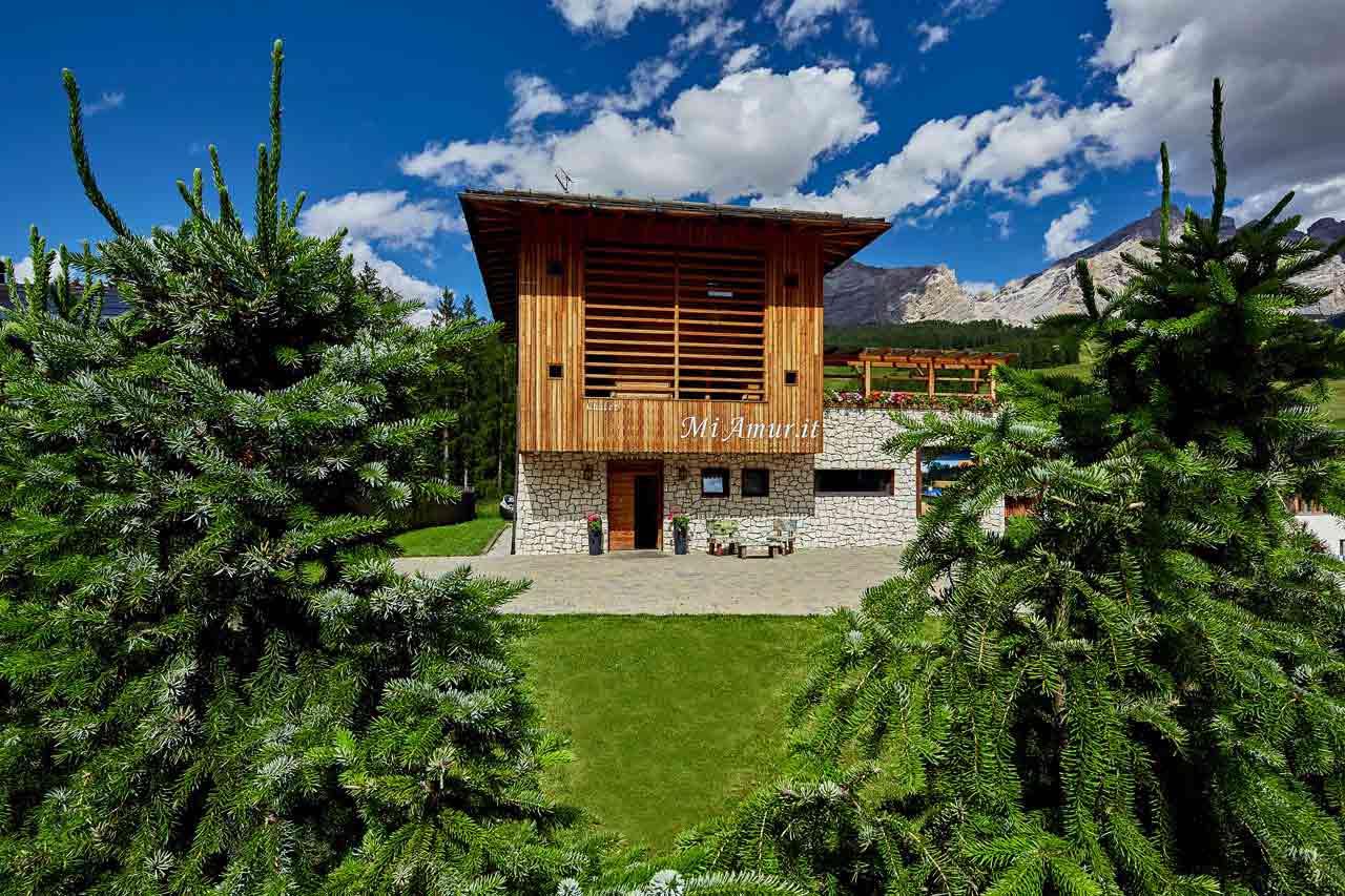 Terrace and garden of Chalet Mi Amur in Alta Badia