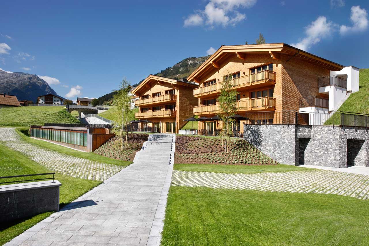 Exterior of Aurelio Club Chalet in Lech in summer