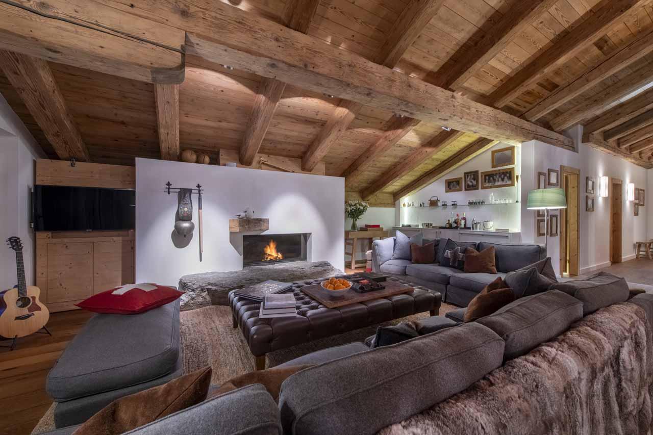 Fireplace in living area in Basalte Penthouse, Verbier