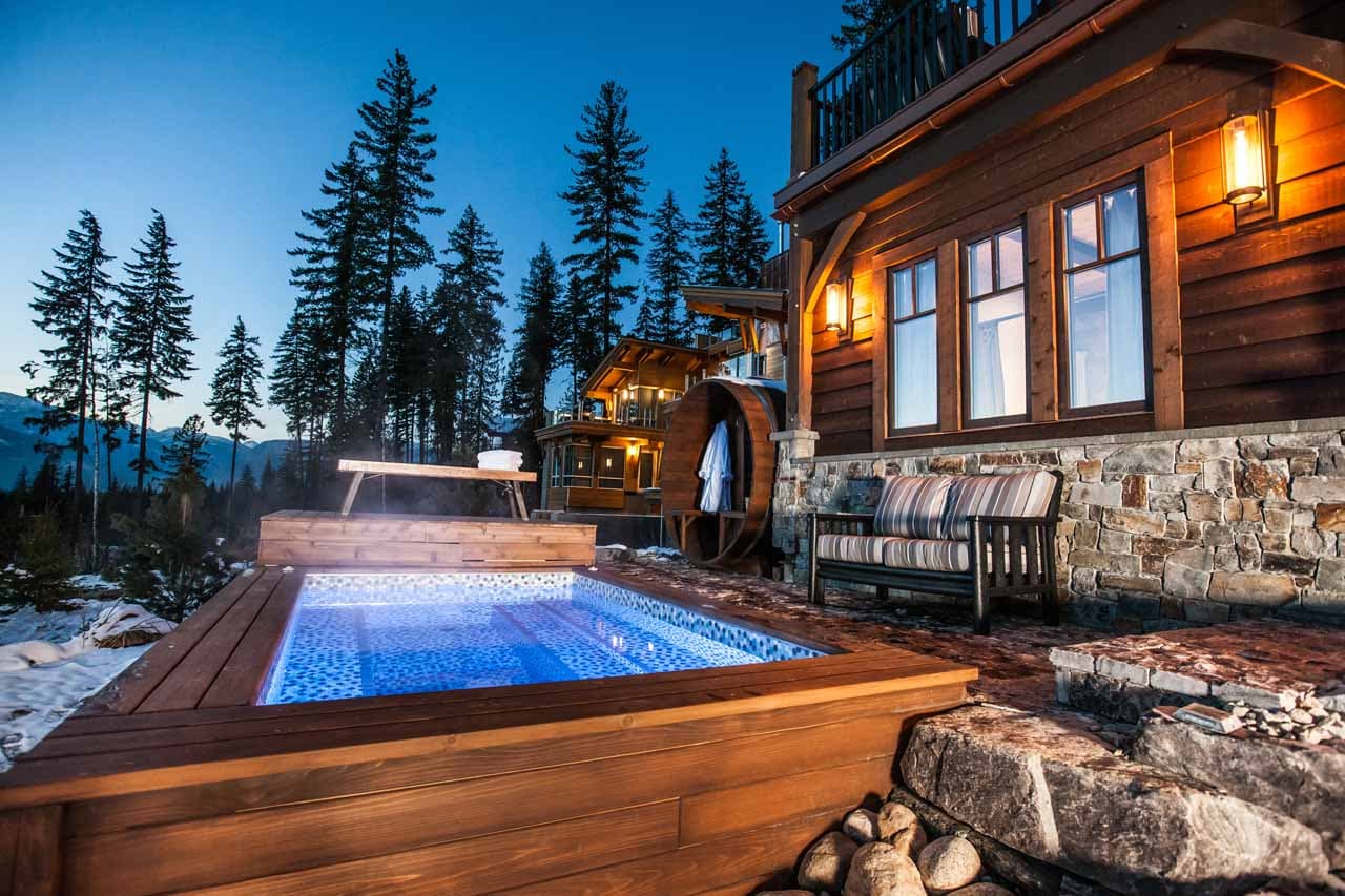 Hot tub at Bison Lodge in Revelstoke