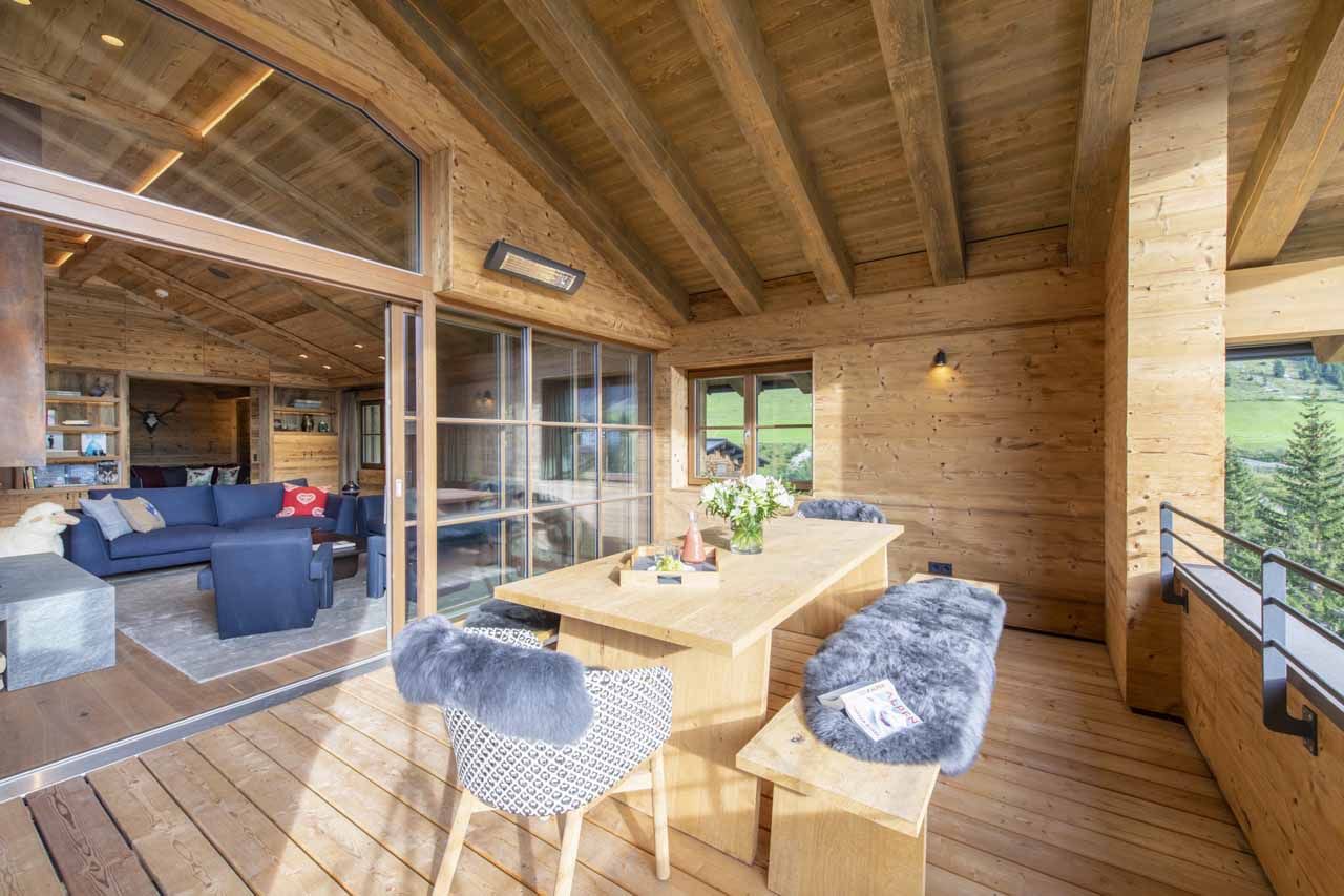 Covered balcony at Chalech S in Lech