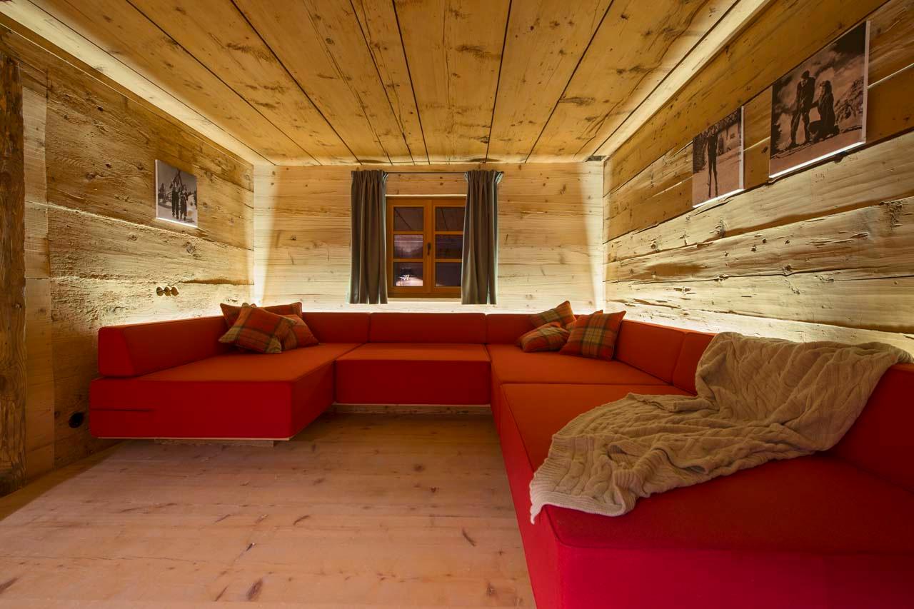 Children will have fun watching videos in the cinema room of Chalet 1597 in Lech