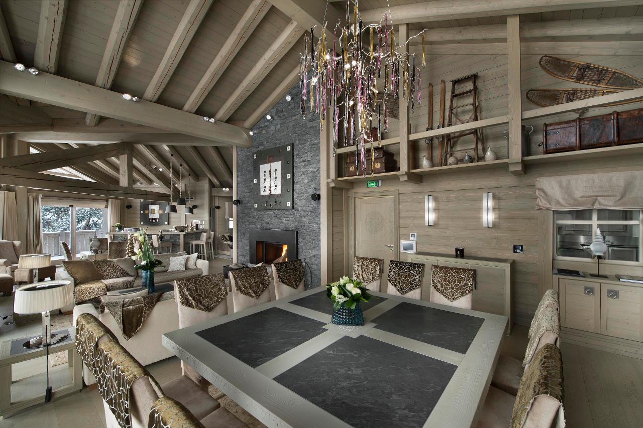 Dining table seating twelve guests in Chalet Abruzzes in Courchevel 1850
