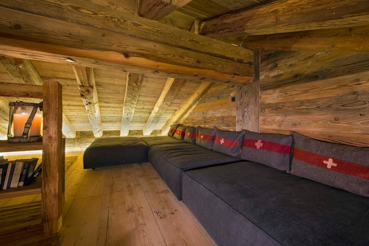 TV room in Chalet Alpine Roc in Verbier