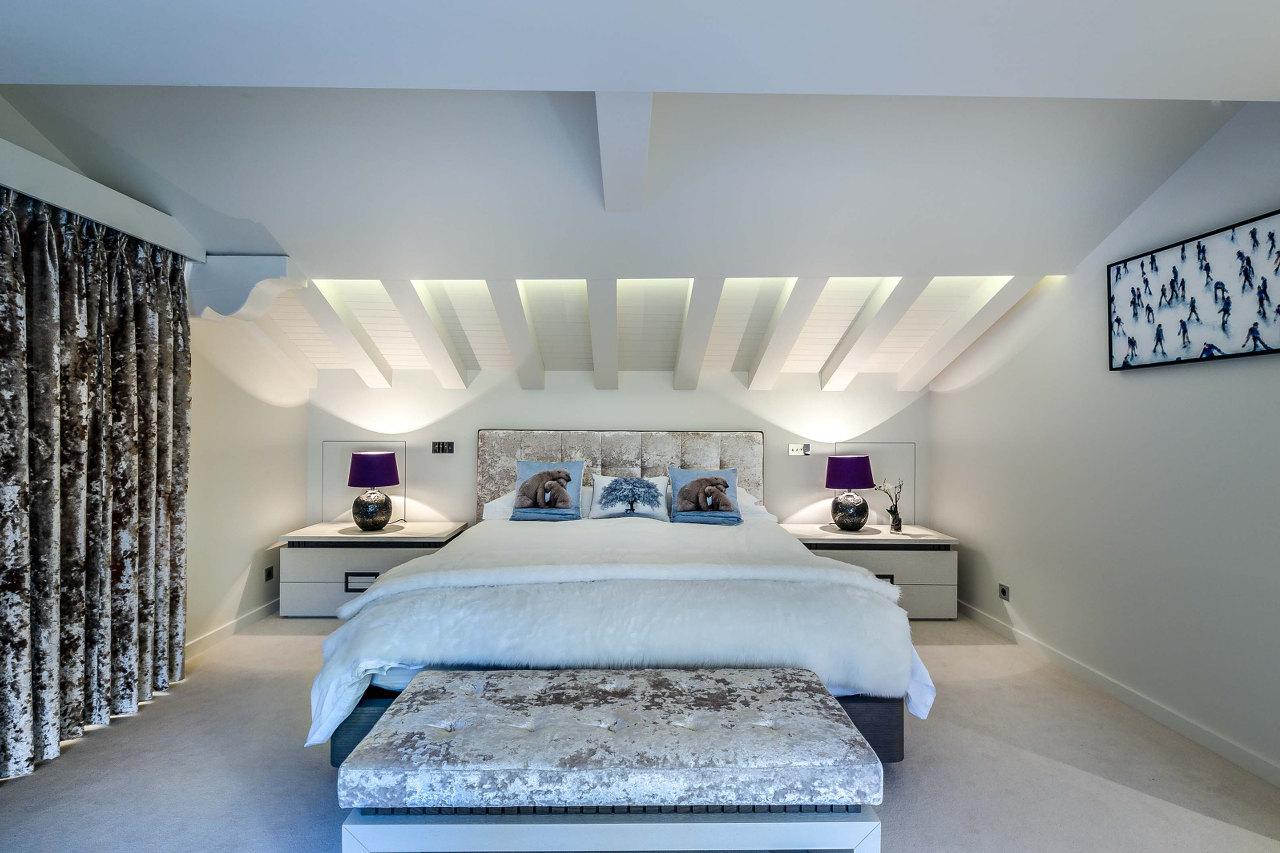 Bedroom with private balcony access in Chalet Amnesia in Courchevel 1650