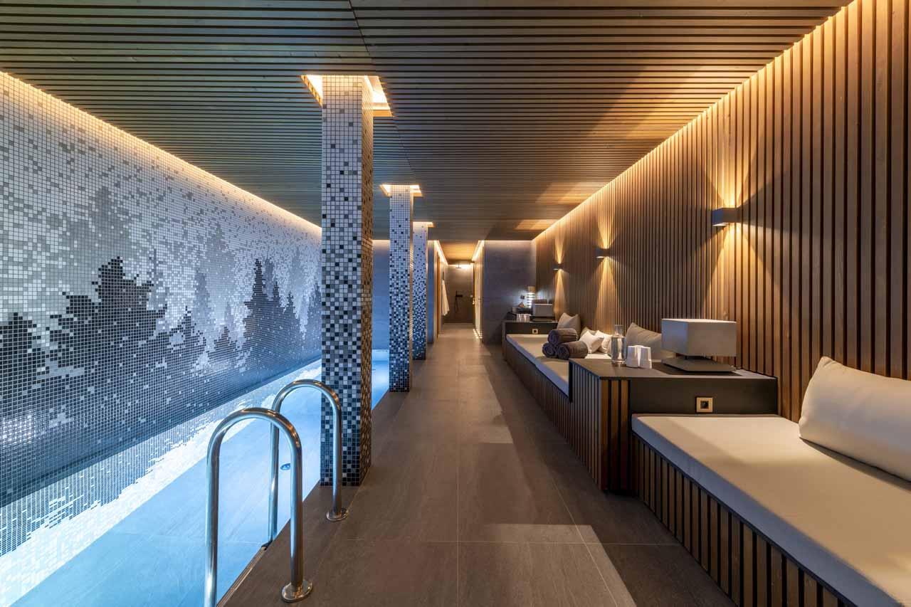 Indoor swimming pool in Chalet Ascension, Courchevel 1650