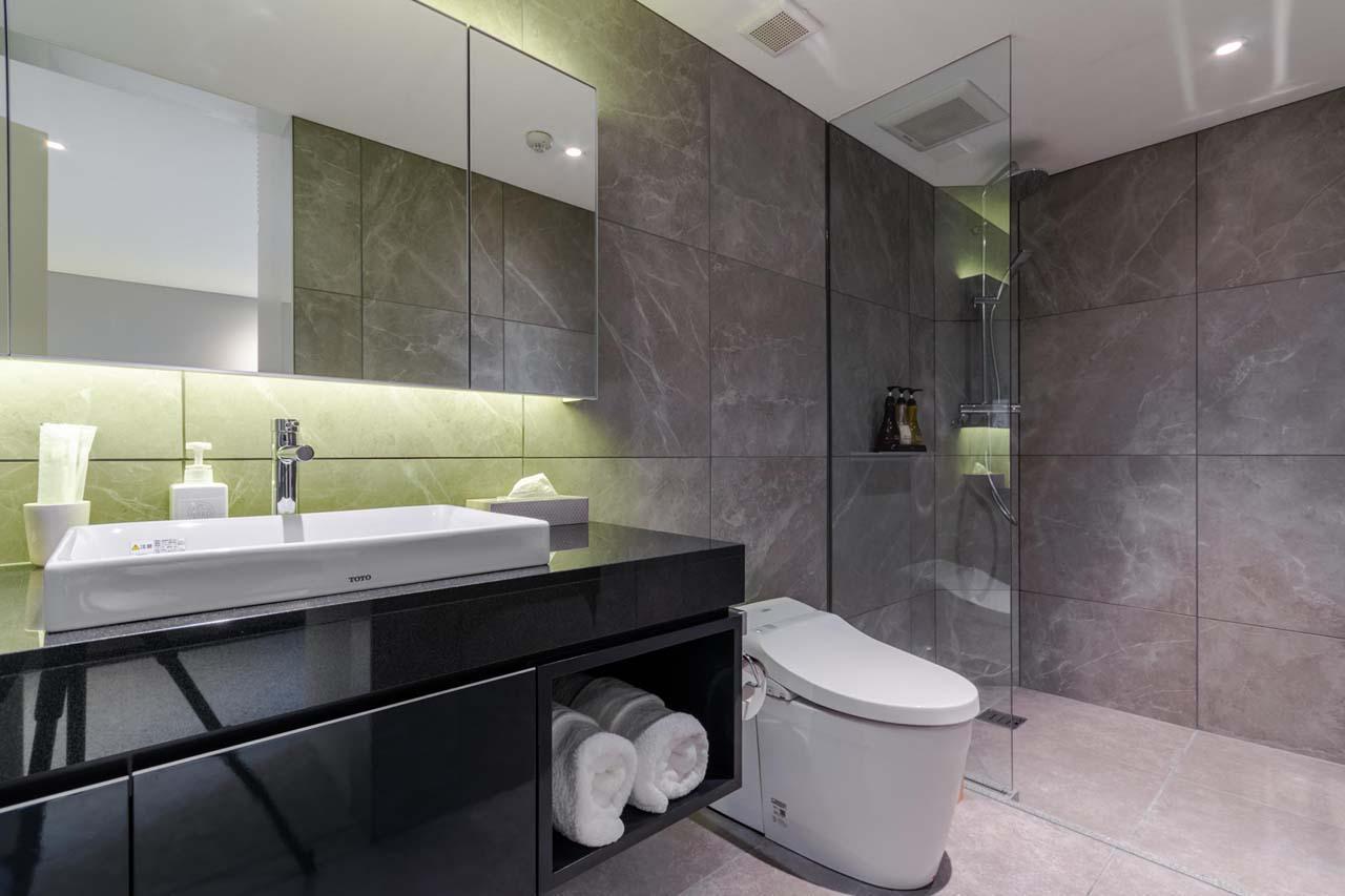 Modern en-suite shower room at Chalet Boheme in Niseko