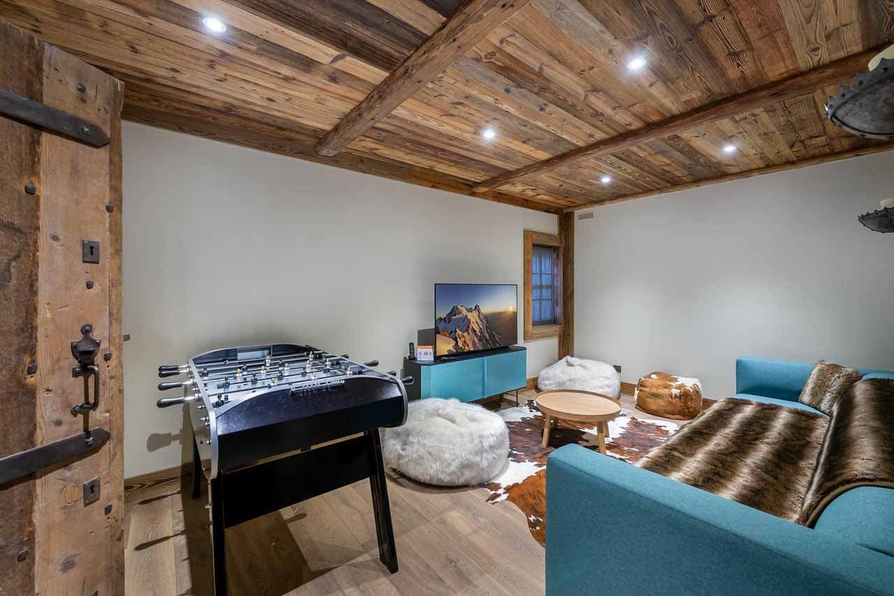 TV room at Chalet Duchesse in St Martin de Belleville