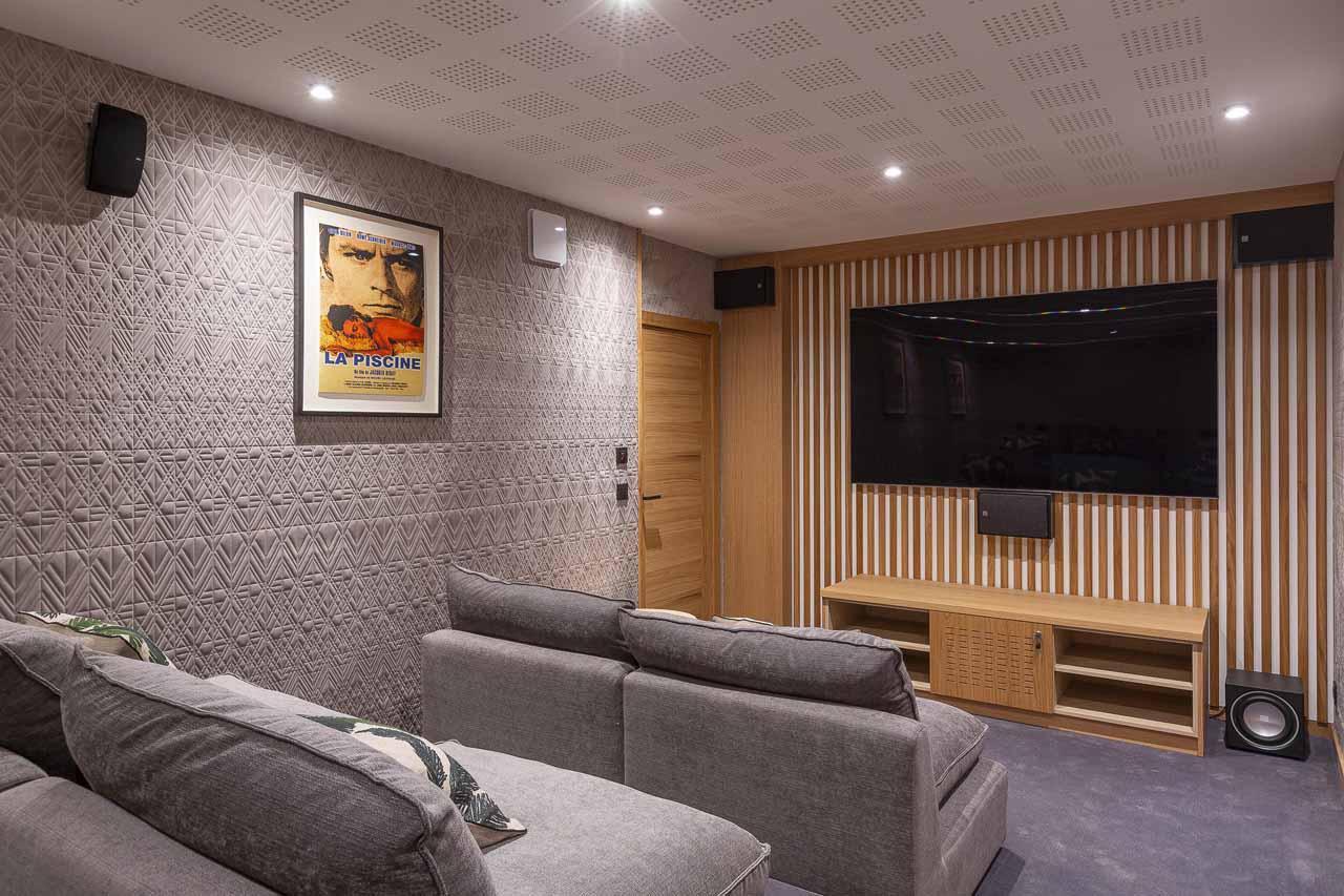 Cosy cinema room with TV at Eden Mille 8 in Les Arcs