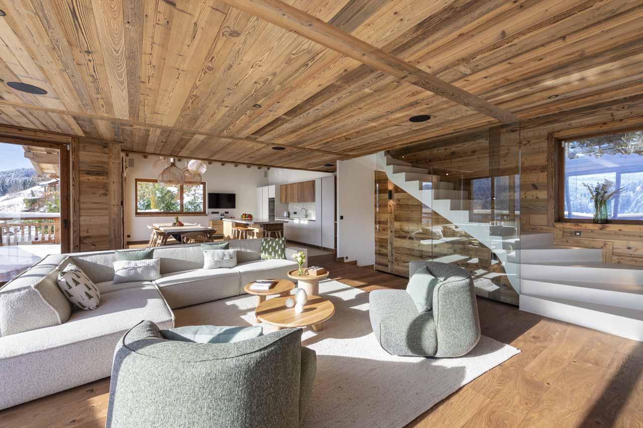 Open-plan living area in Chalet Fika, Les Gets