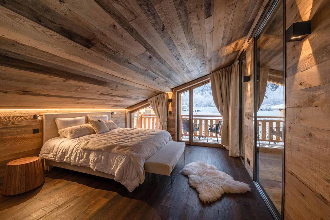 Double bedroom with vaulted windows in Chalet Glacier, Chamonix