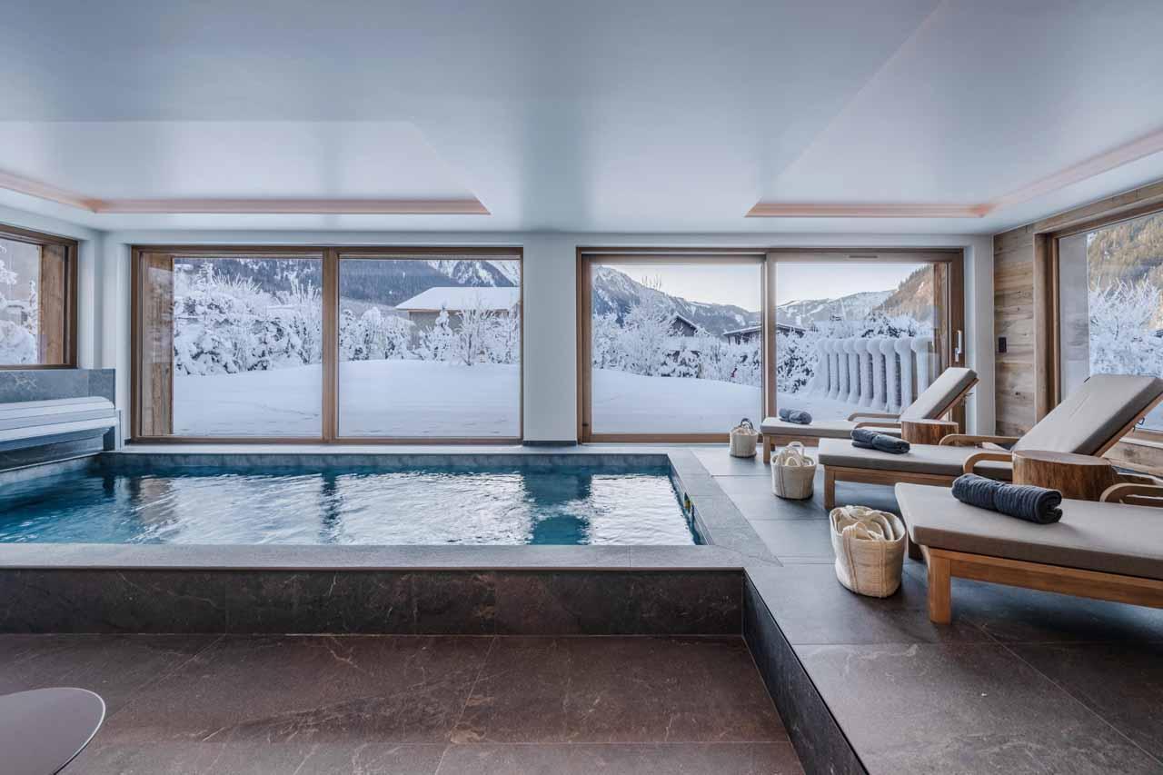 Swimming pool and loungers in Chalet Glacier, Chamonix