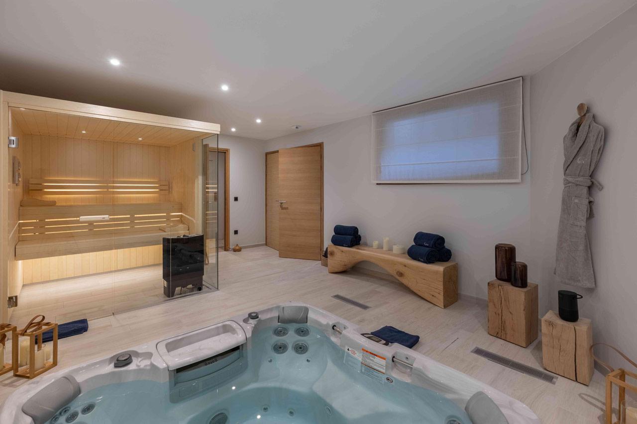Hot tub and sauna in Chalet Goyard, Courchevel 1650