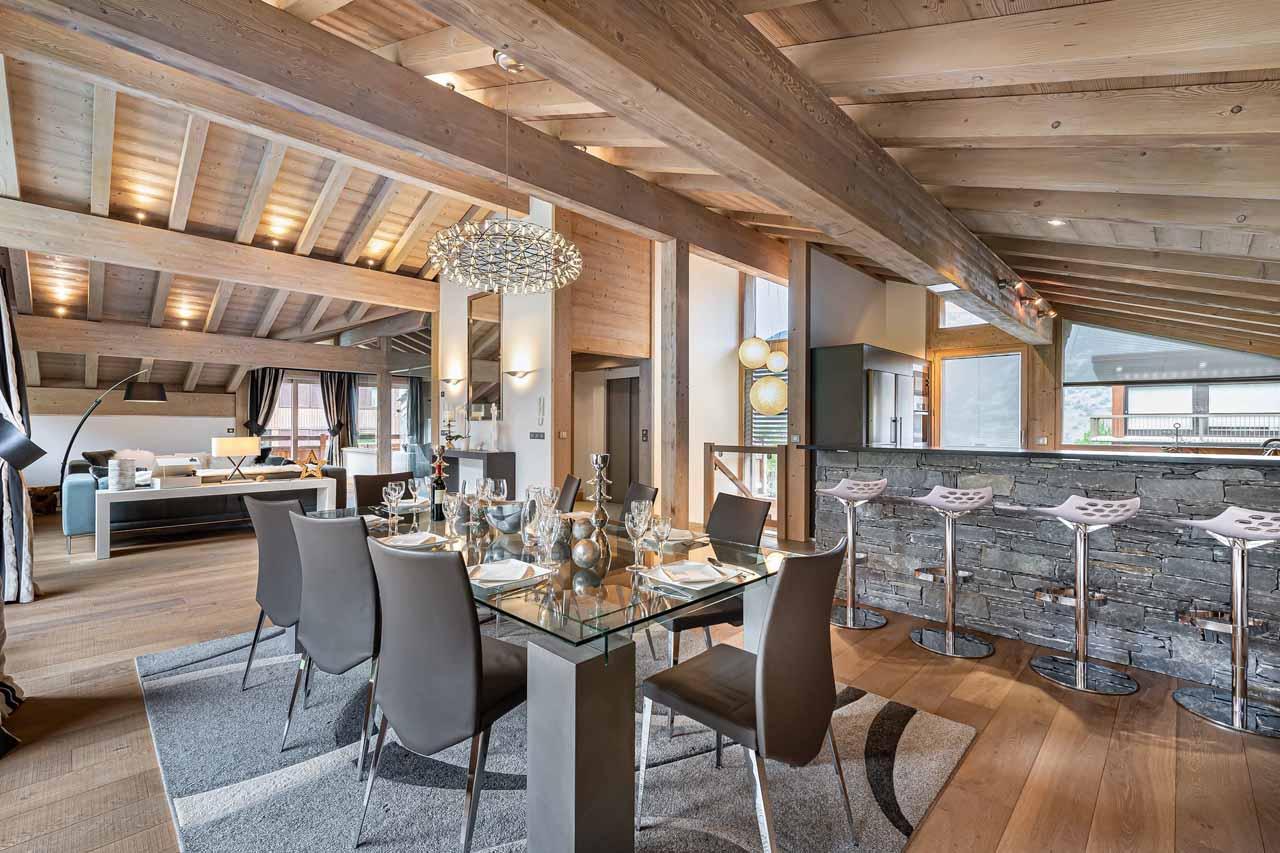 Dining area and bar