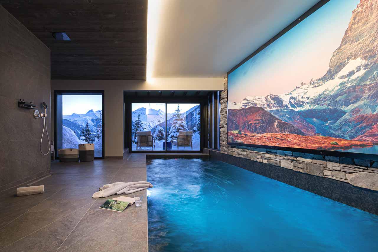 Swimming pool equipped with counter-current swimming at Chalet Kandahar in Courchevel 1550