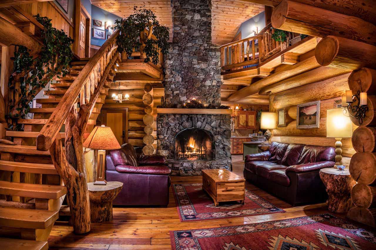 Living area in main lodge of Pantheon Heli Ranch in Bella Coola